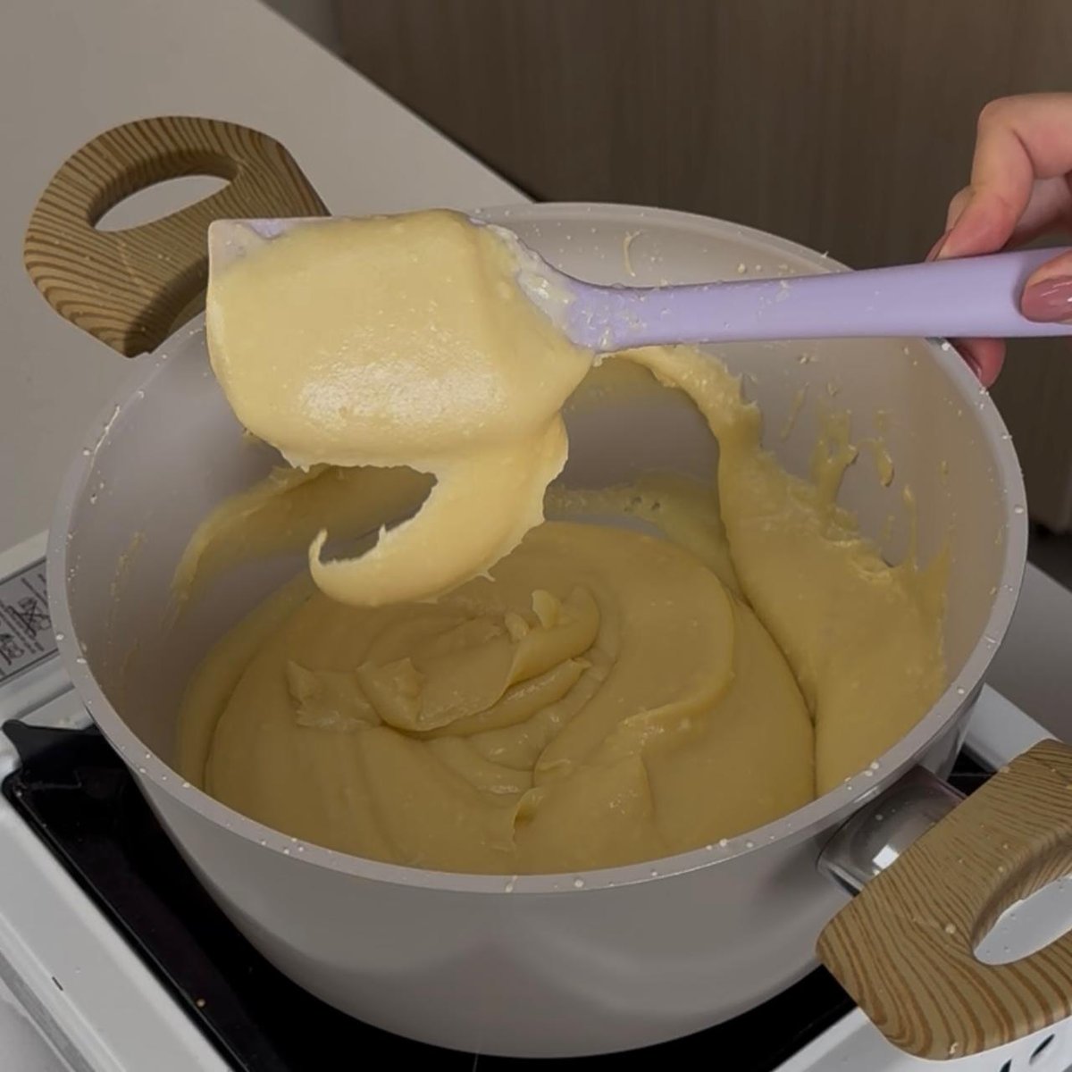 Ponto de bloco: massa densa e amarelo-dourada